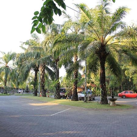 Narita Classic Hotel Surabaya Eksteriør bilde