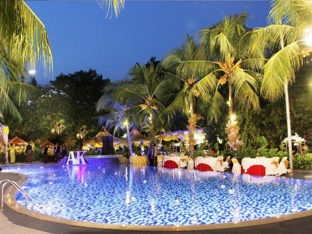 Narita Classic Hotel Surabaya Eksteriør bilde