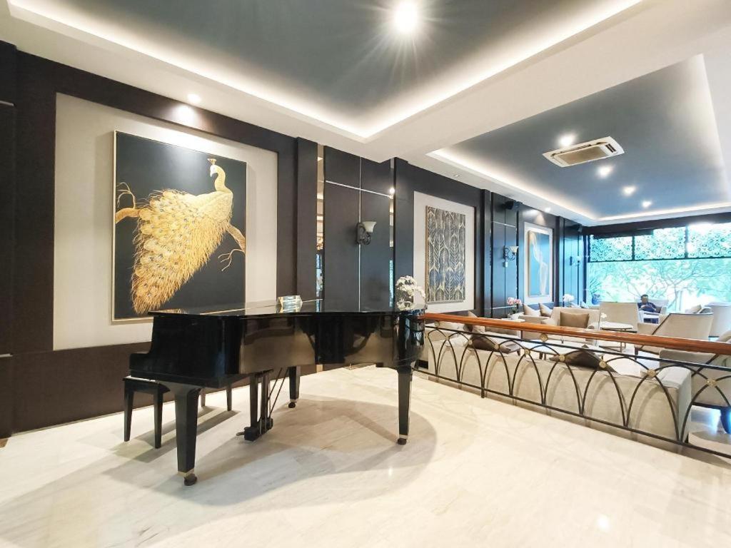 Narita Classic Hotel Surabaya Eksteriør bilde