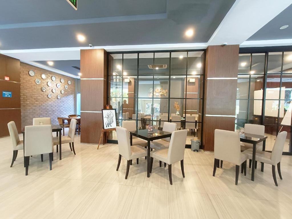 Narita Classic Hotel Surabaya Eksteriør bilde