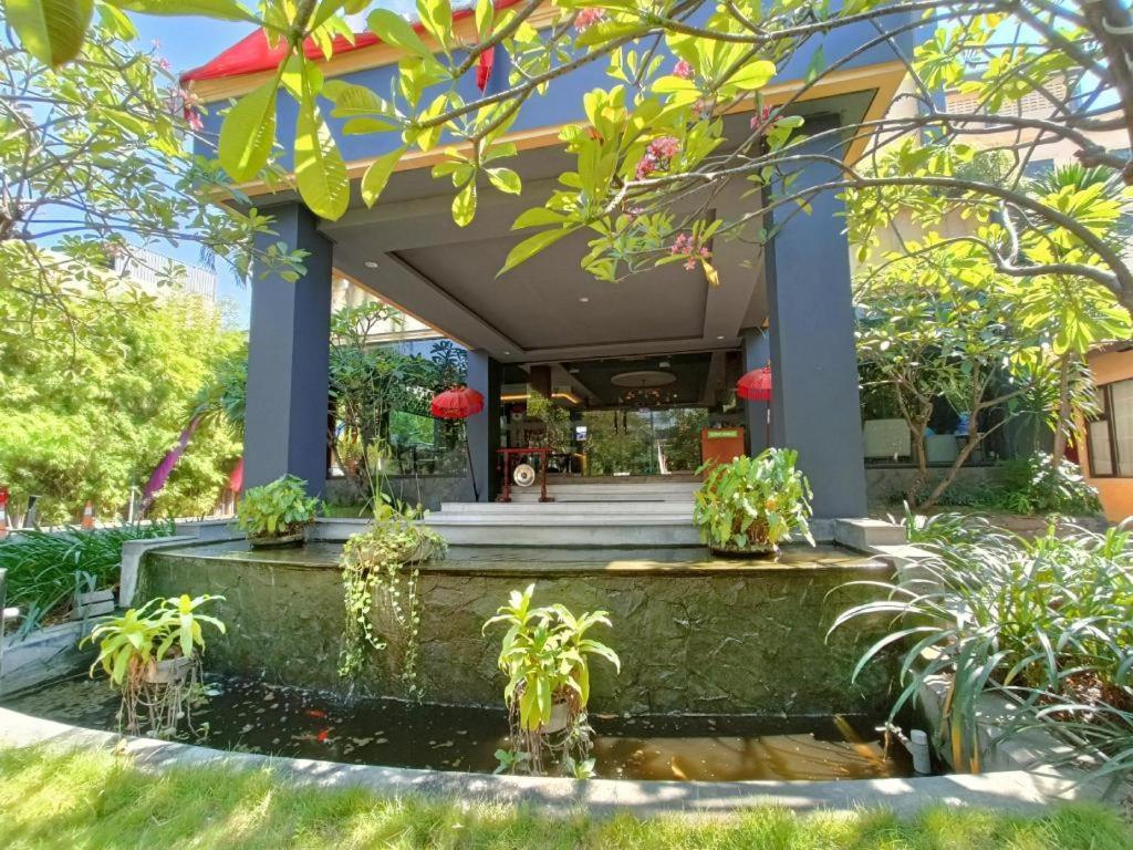 Narita Classic Hotel Surabaya Eksteriør bilde