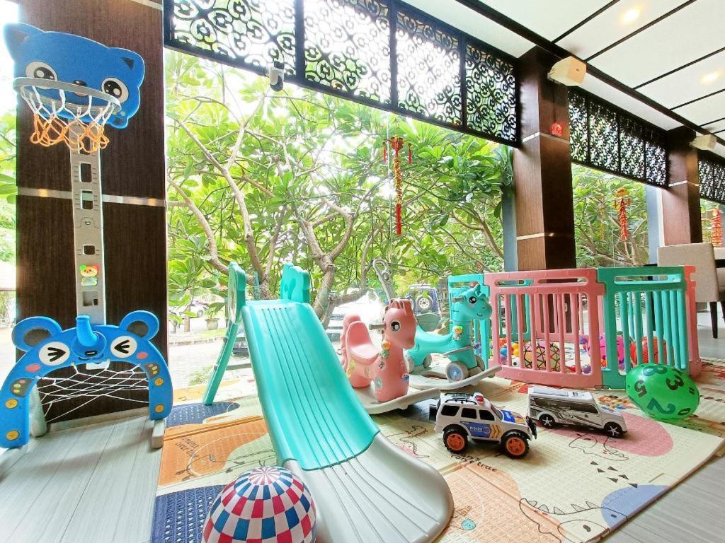 Narita Classic Hotel Surabaya Eksteriør bilde
