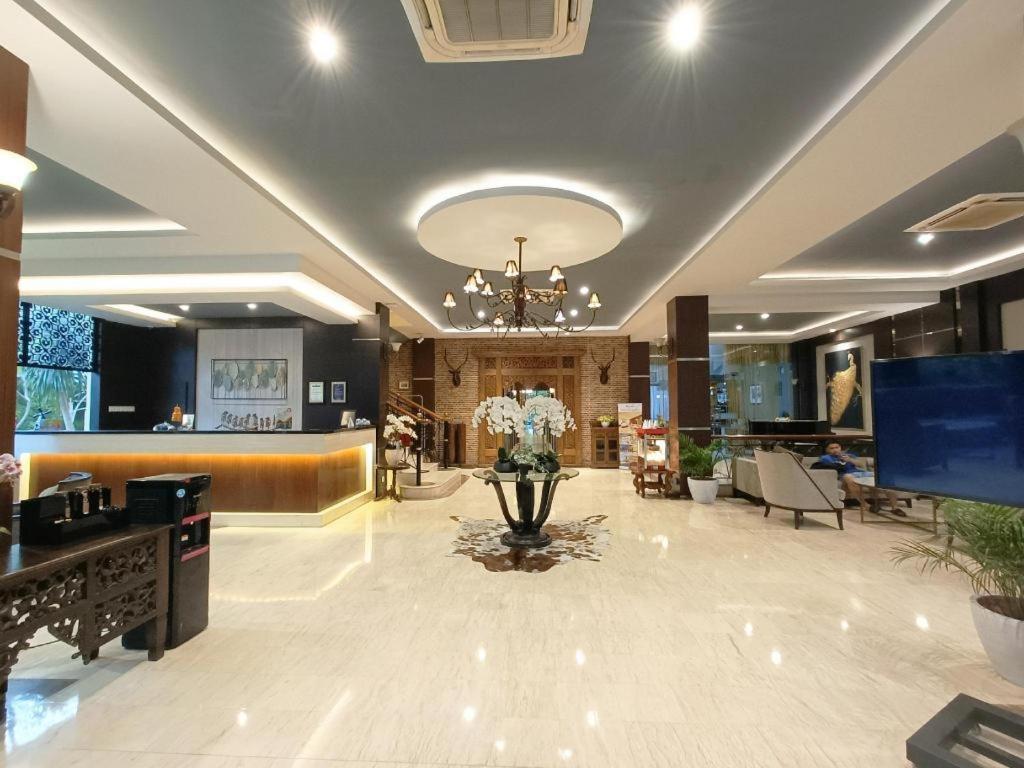 Narita Classic Hotel Surabaya Eksteriør bilde