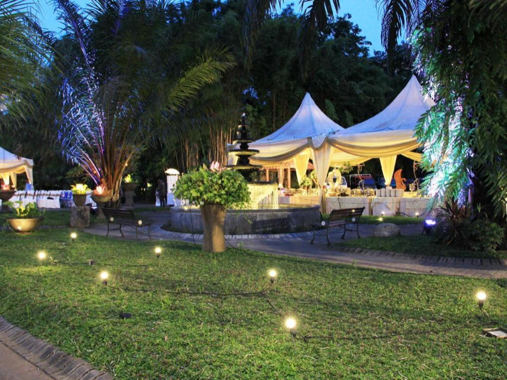 Narita Classic Hotel Surabaya Eksteriør bilde