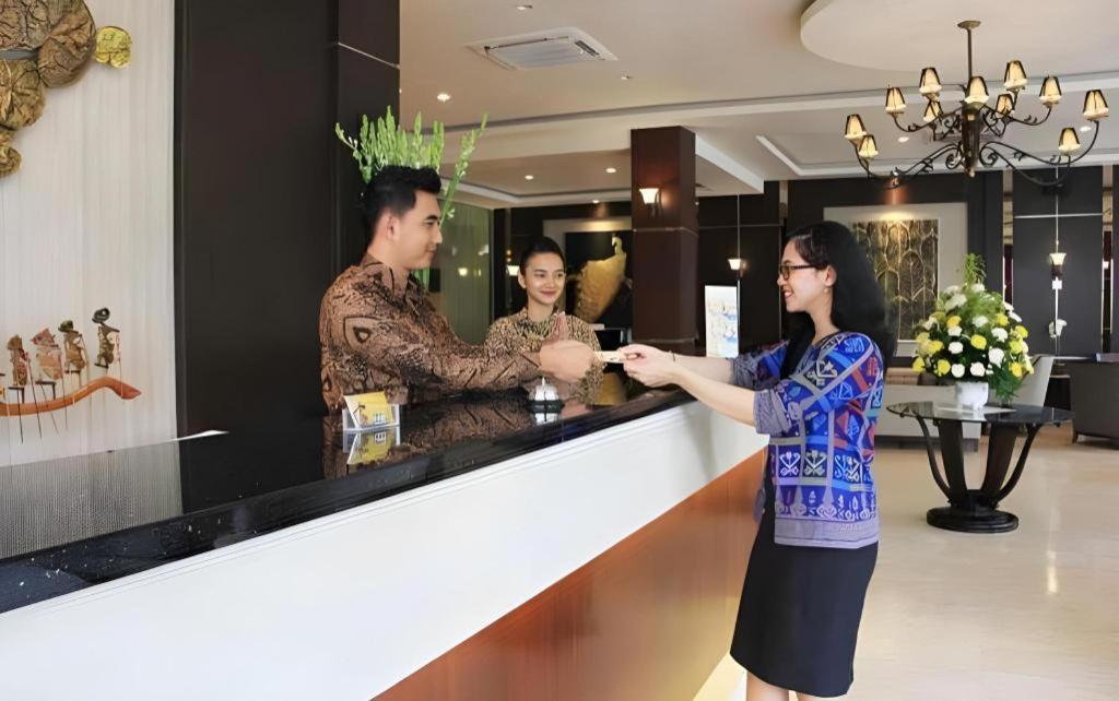 Narita Classic Hotel Surabaya Eksteriør bilde