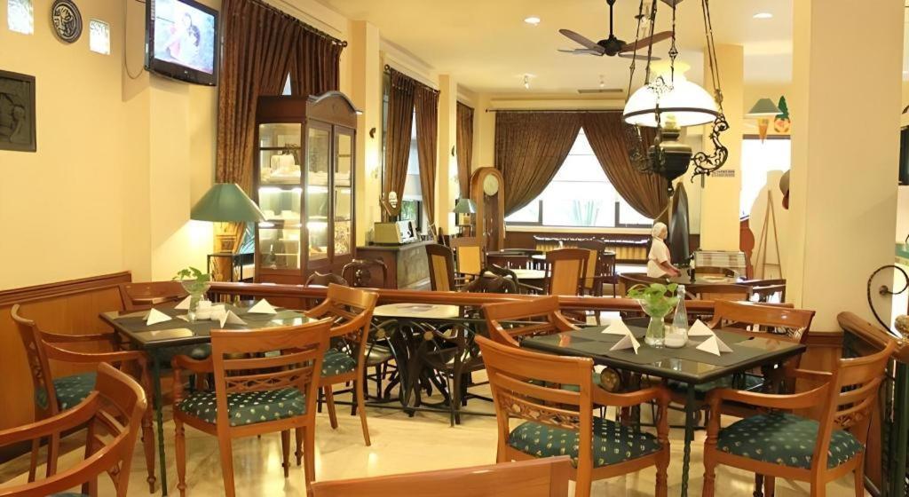 Narita Classic Hotel Surabaya Eksteriør bilde