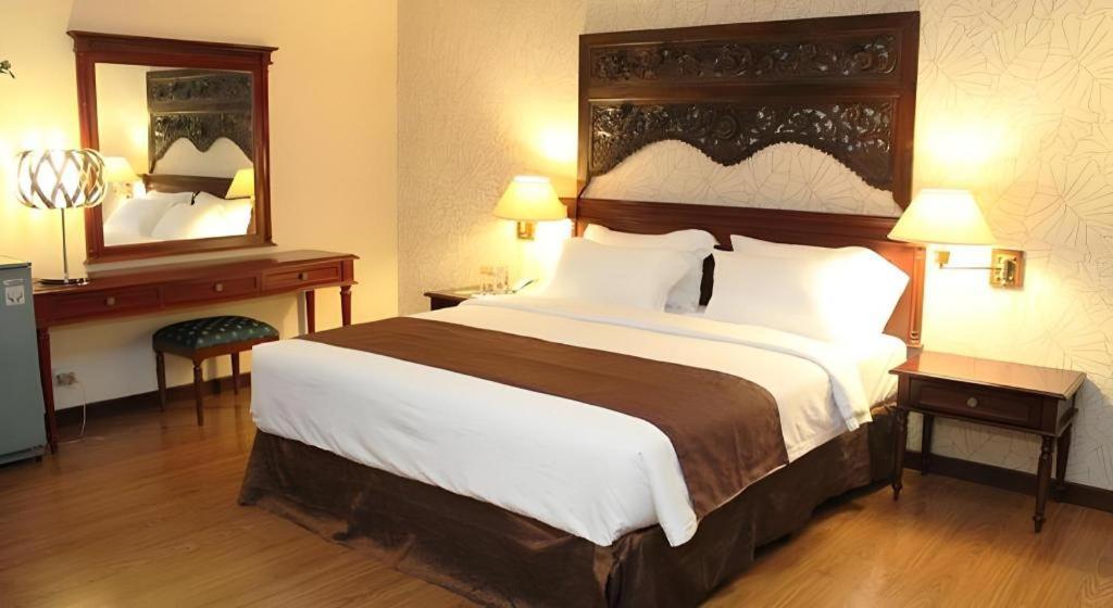Narita Classic Hotel Surabaya Eksteriør bilde