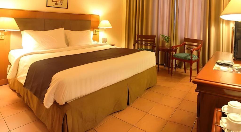 Narita Classic Hotel Surabaya Eksteriør bilde