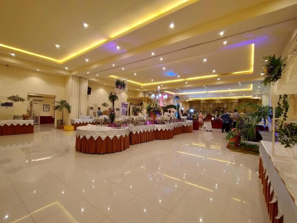 Narita Classic Hotel Surabaya Eksteriør bilde